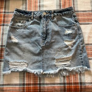 Forever 21 distressed denim skirt size 25